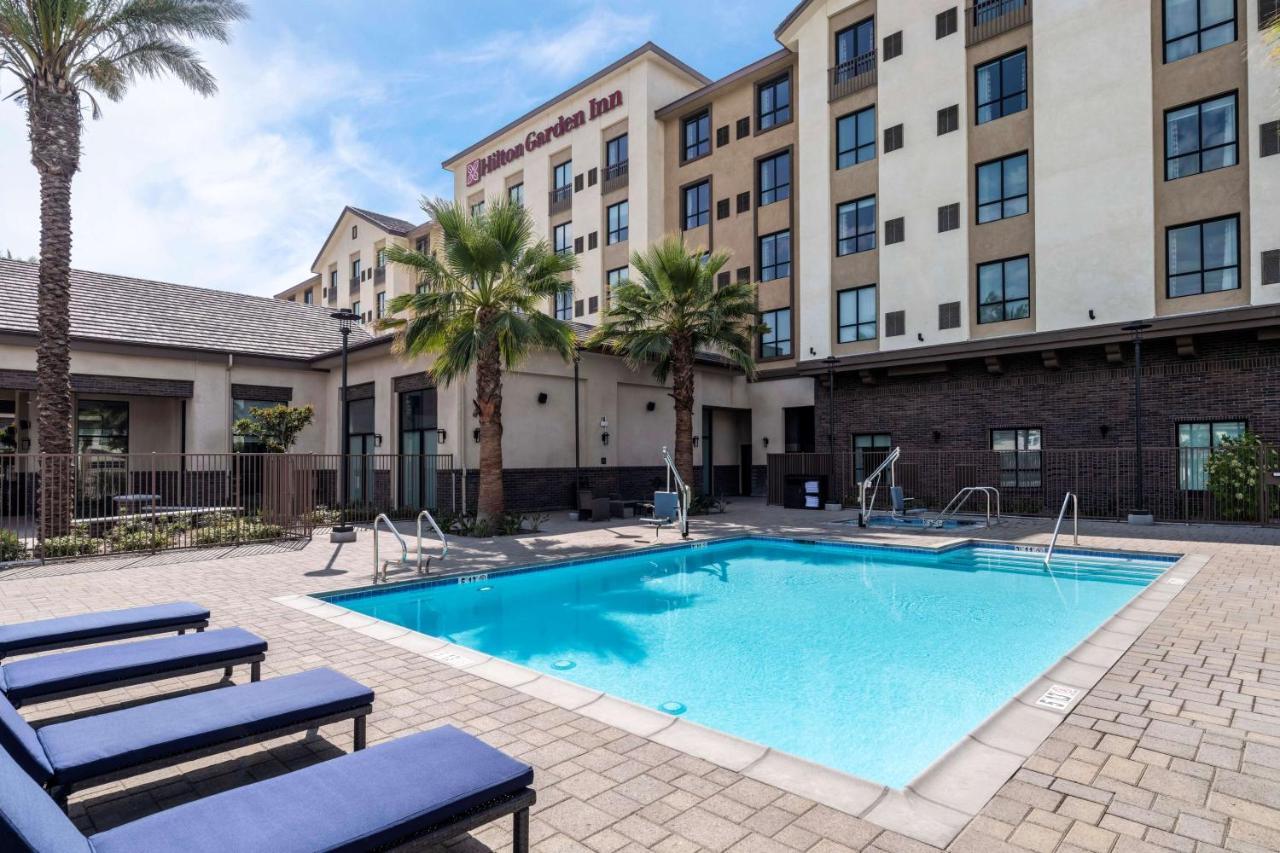 Hilton Garden Inn Pomona, Ca Экстерьер фото