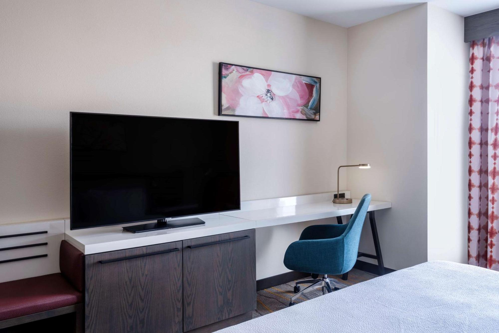 Hilton Garden Inn Pomona, Ca Экстерьер фото