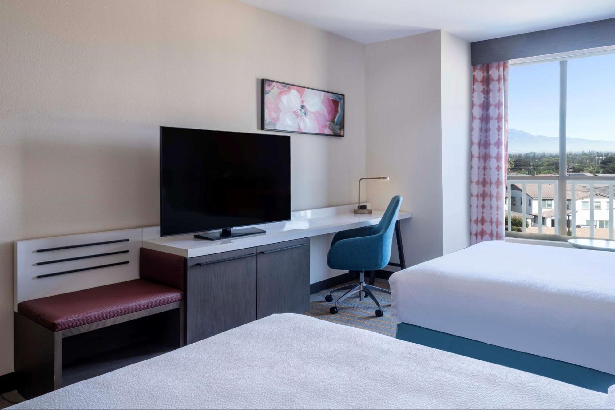 Hilton Garden Inn Pomona, Ca Экстерьер фото